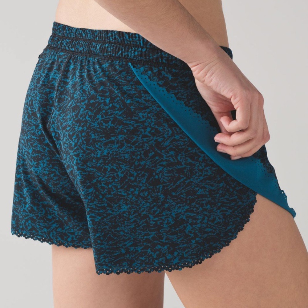 Lululemon |‎ Hit It Short 3.5" in Iced Wave Capri Black Size 6